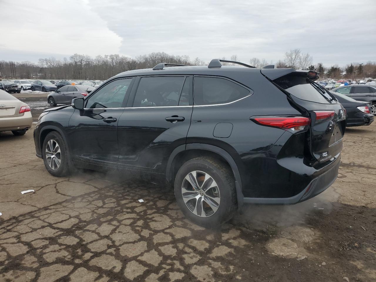 2022 TOYOTA HIGHLANDER XLE VIN:5TDHZRBH3NS255746