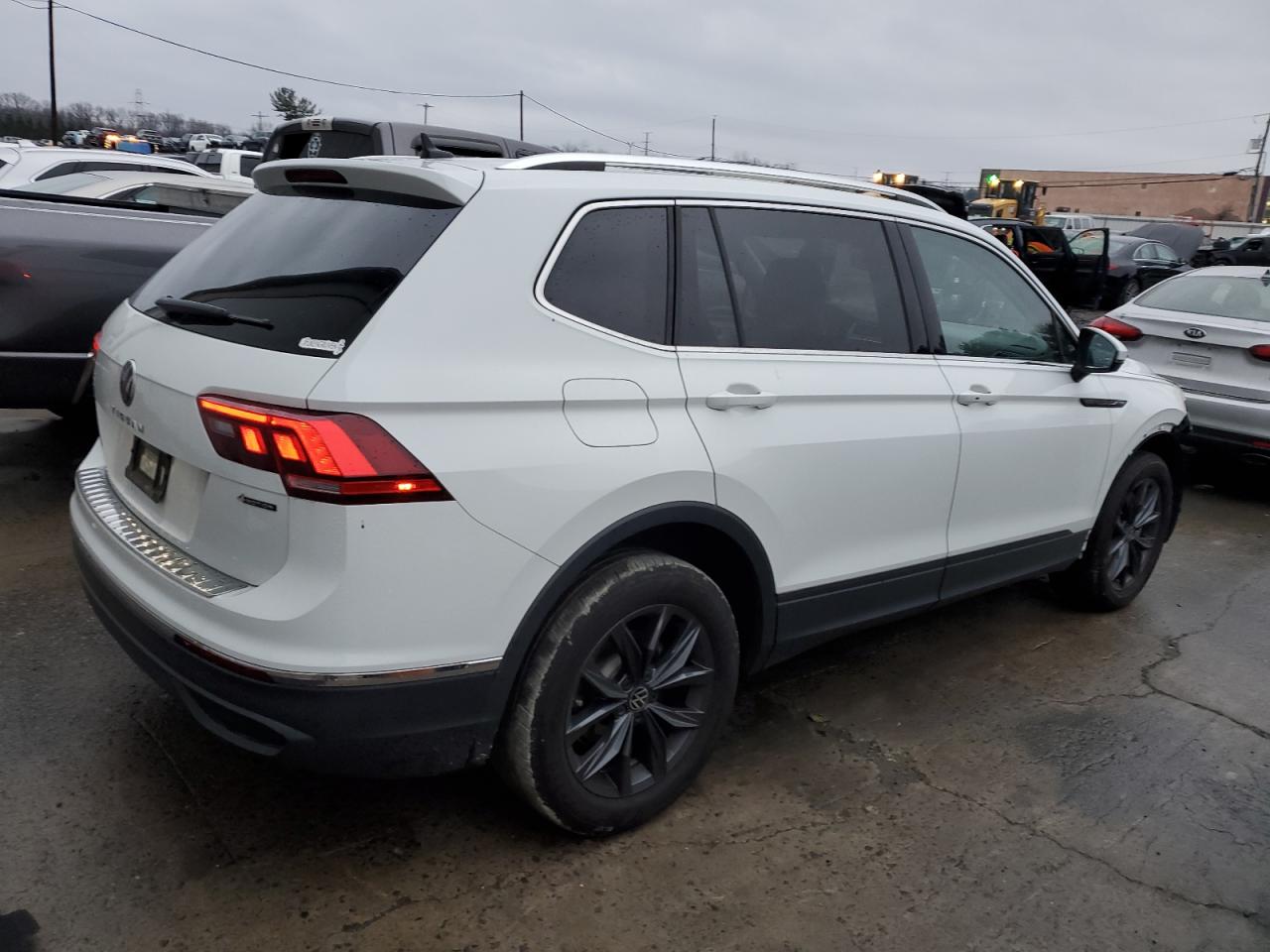 2022 VOLKSWAGEN TIGUAN SE VIN:3VV2B7AX3NM018537
