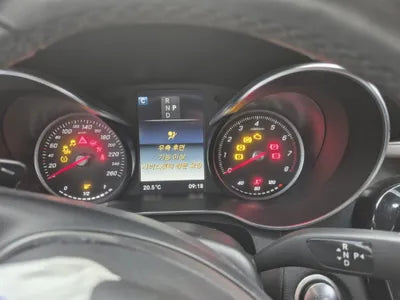 2019 Mercedes-Benz GLC 300 VIN: