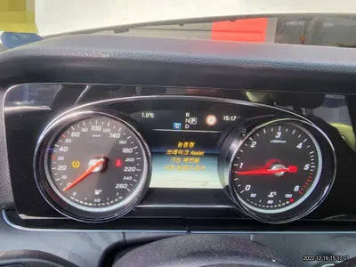 2017 Mercedes-Benz E 220 VIN: