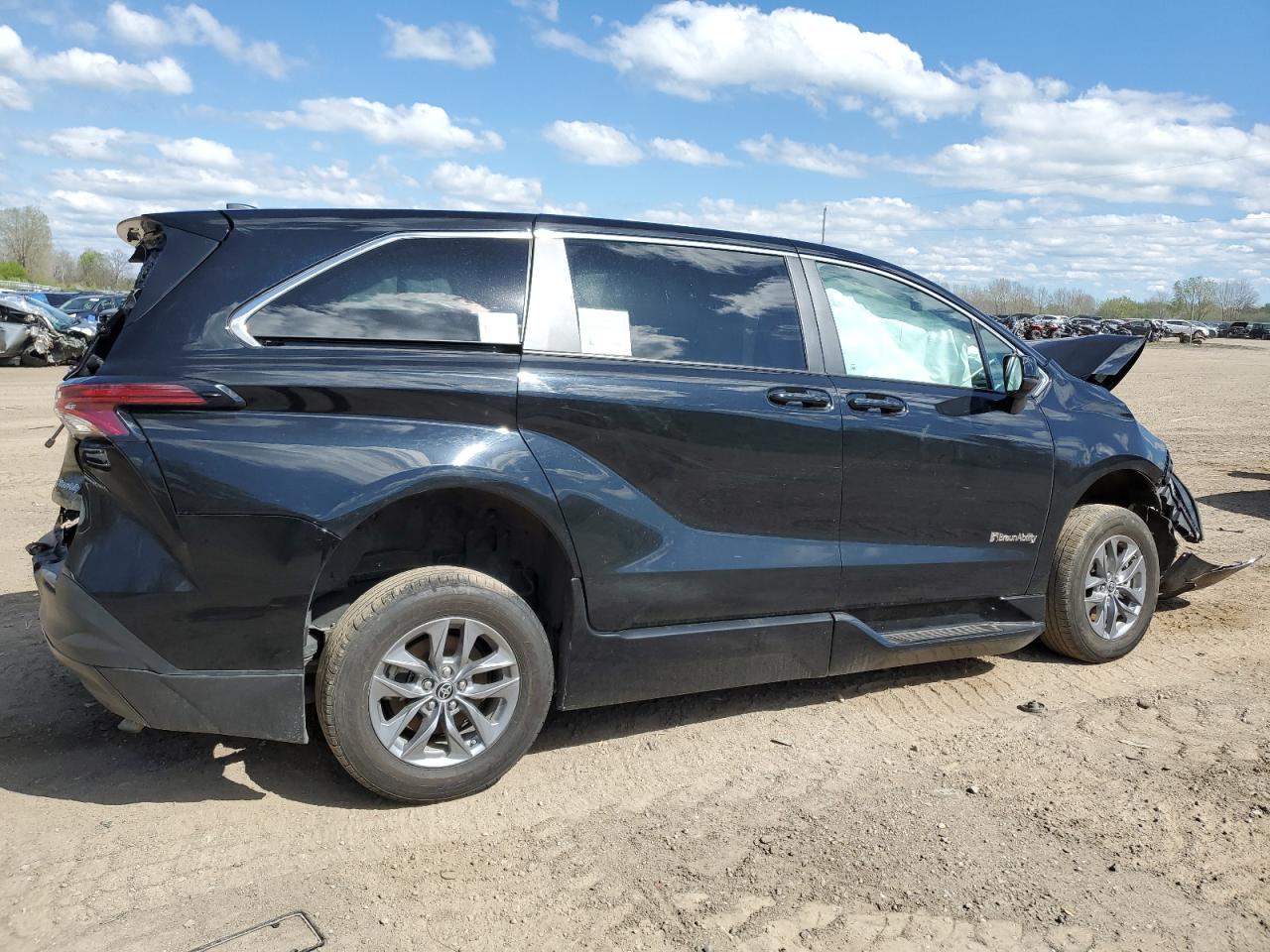 2022 TOYOTA SIENNA LE VIN:5TDKRKEC3NS133210