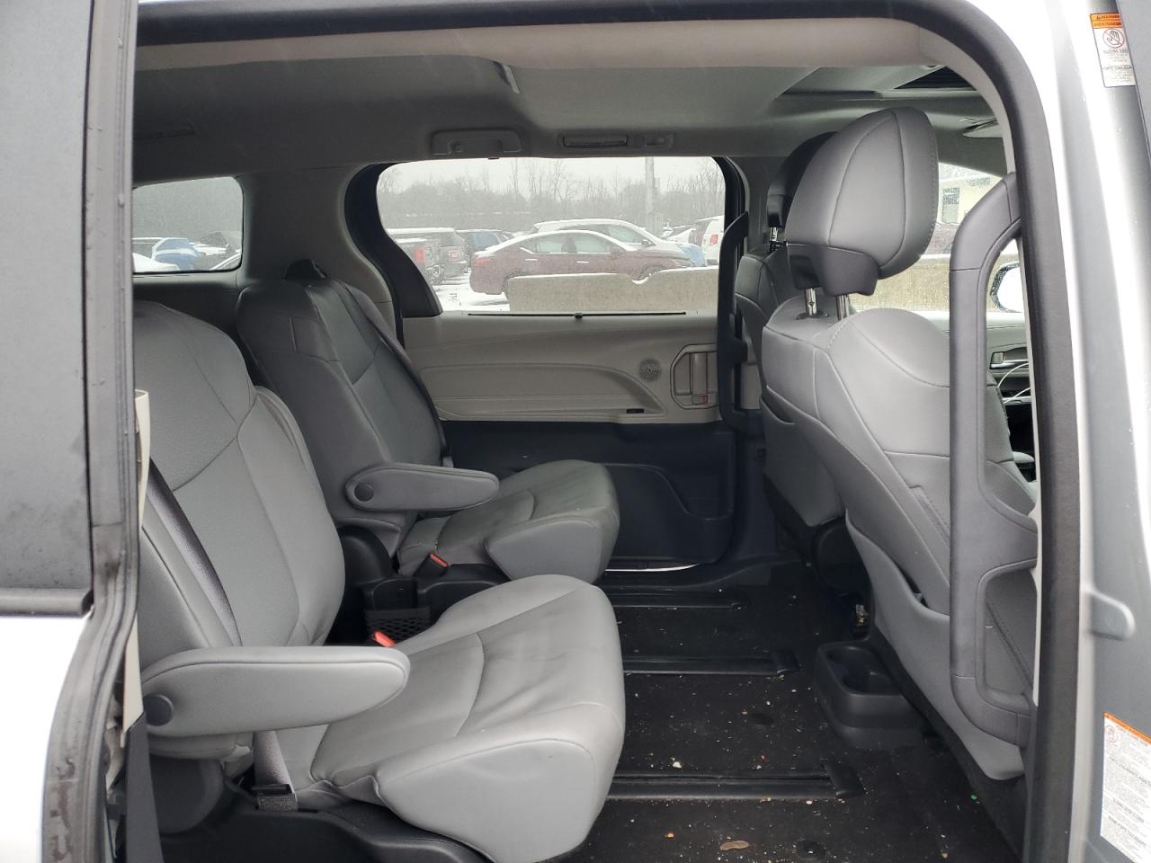 2022 TOYOTA SIENNA XLE VIN:5TDJSKFC9NS052484