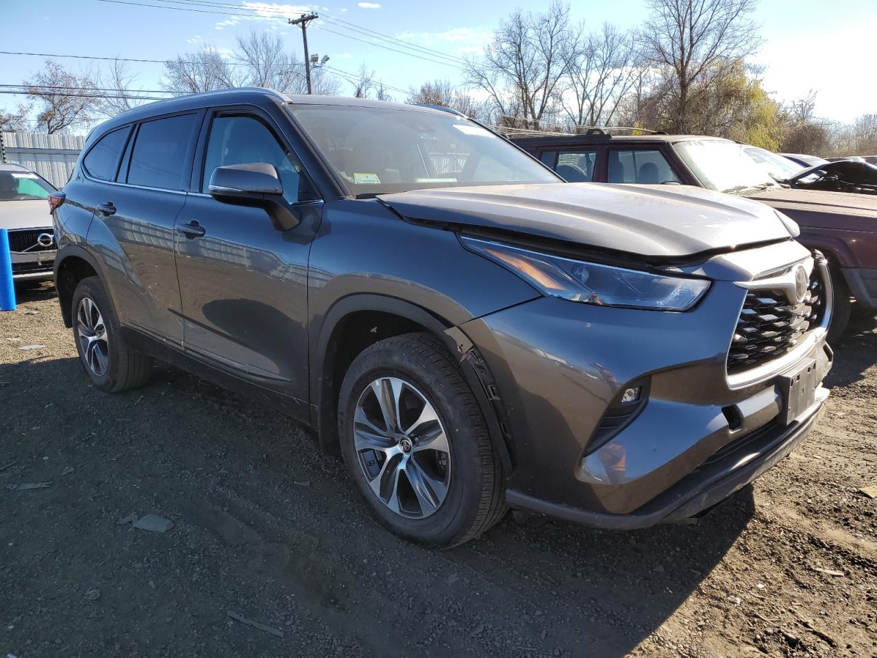 2022 TOYOTA HIGHLANDER XLE VIN:5TDHZRBH1NS582470