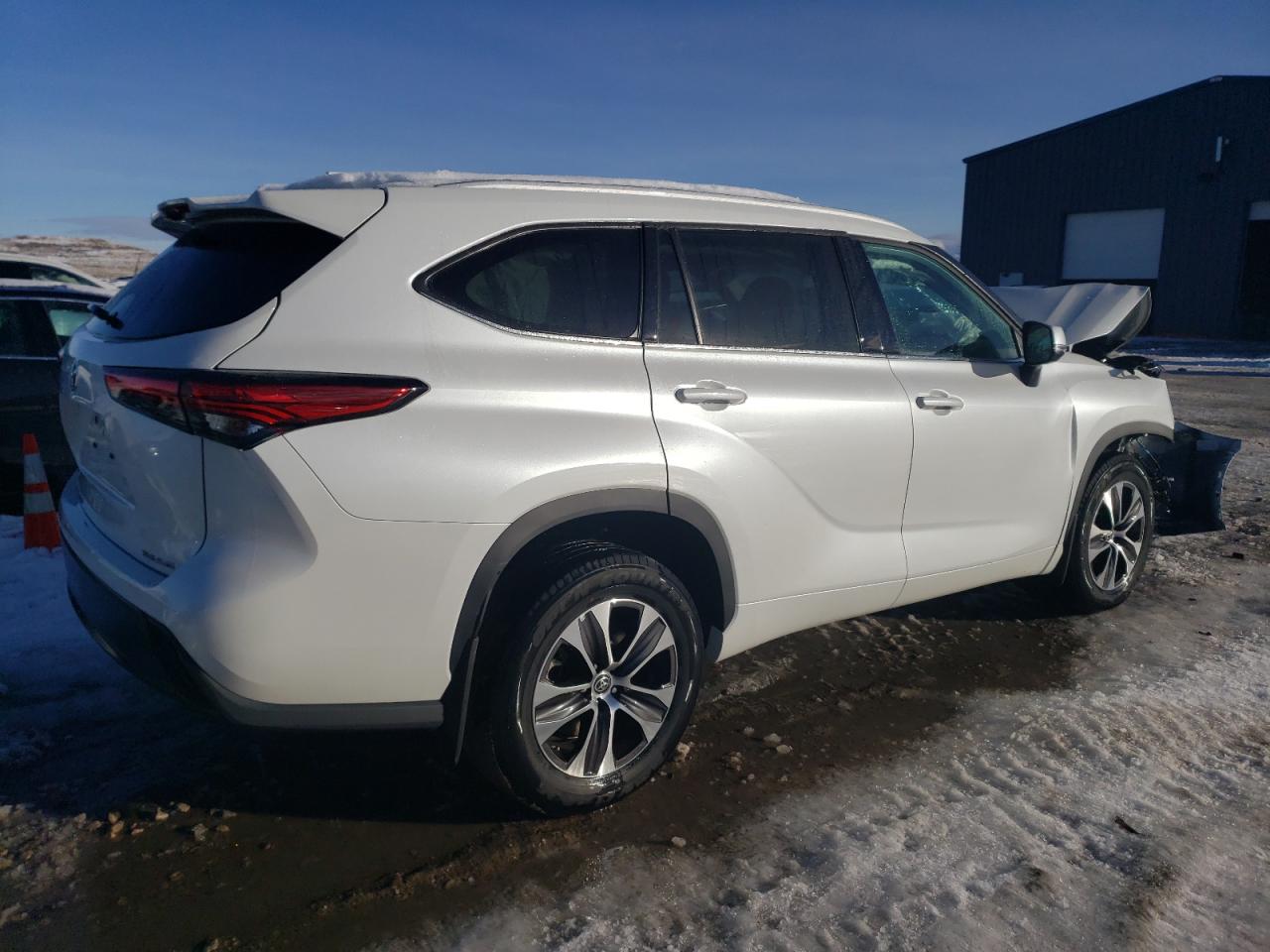 2022 TOYOTA HIGHLANDER XLE VIN:5TDGZRBH2NS227349