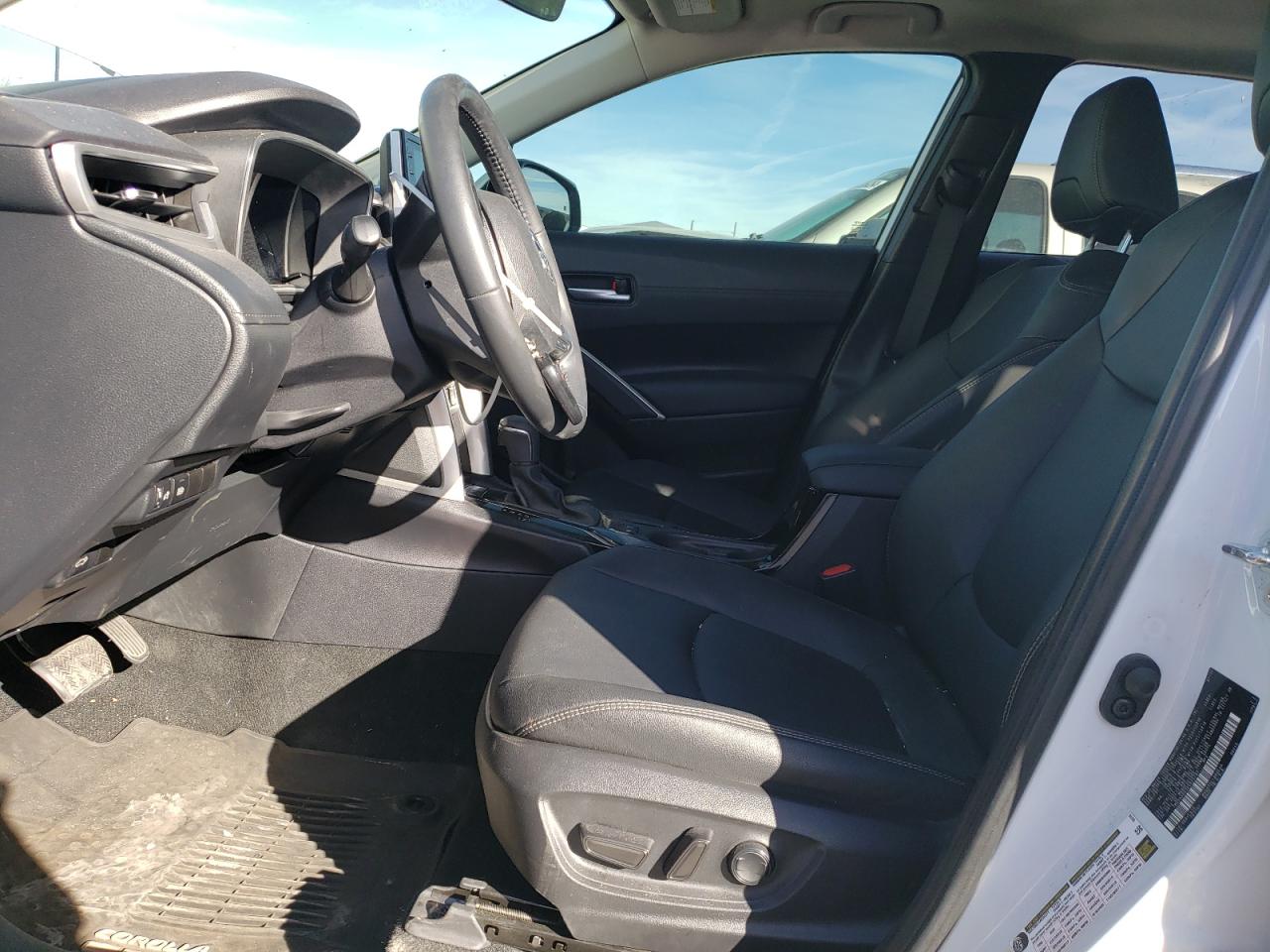 2022 TOYOTA COROLLA CROSS XLE VIN:7MUDAABG3NV025791