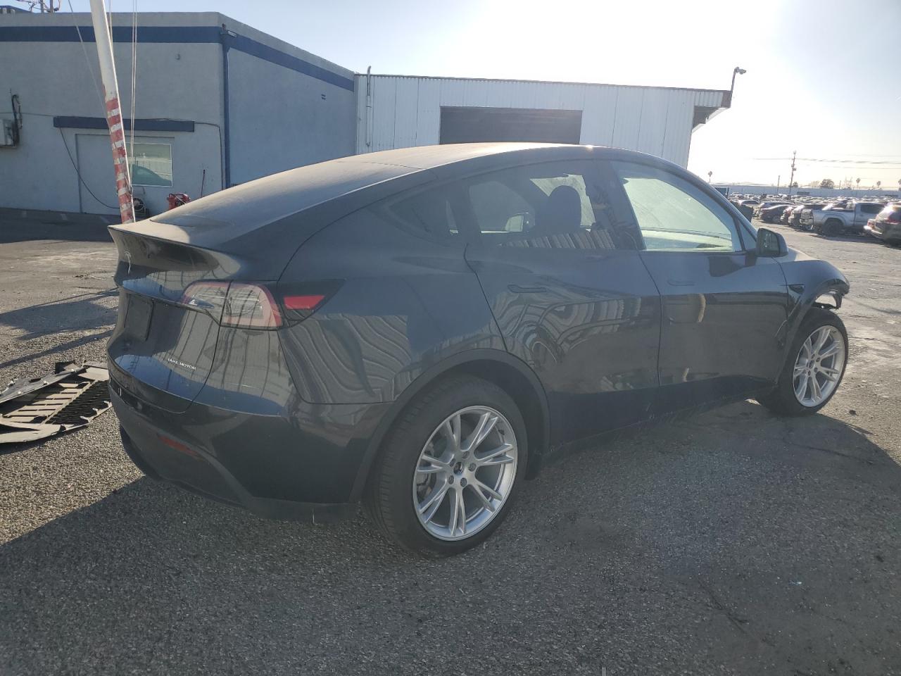 2024 TESLA MODEL Y  VIN:7SAYGDEE4RA253623
