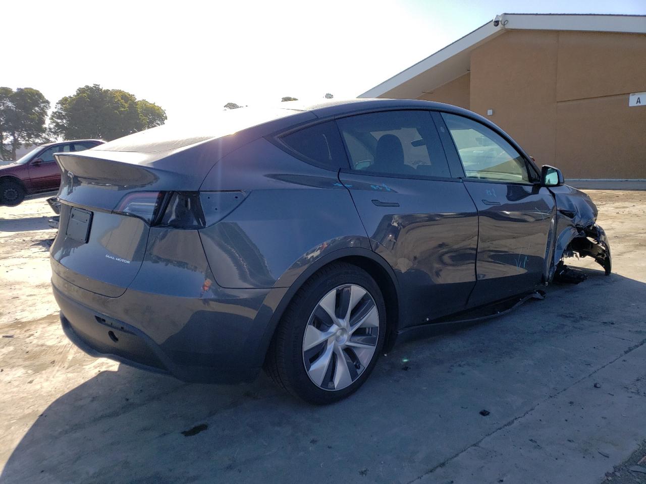 2023 TESLA MODEL Y  VIN:7SAYGDEE5PF935653