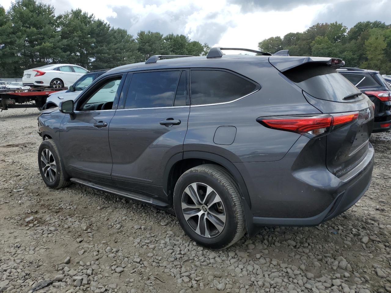 2022 TOYOTA HIGHLANDER XLE VIN:5TDHZRBH4NS217040