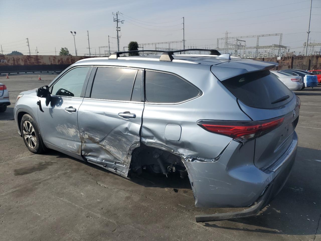 2022 TOYOTA HIGHLANDER XLE VIN:5TDHZRAH6NS098358