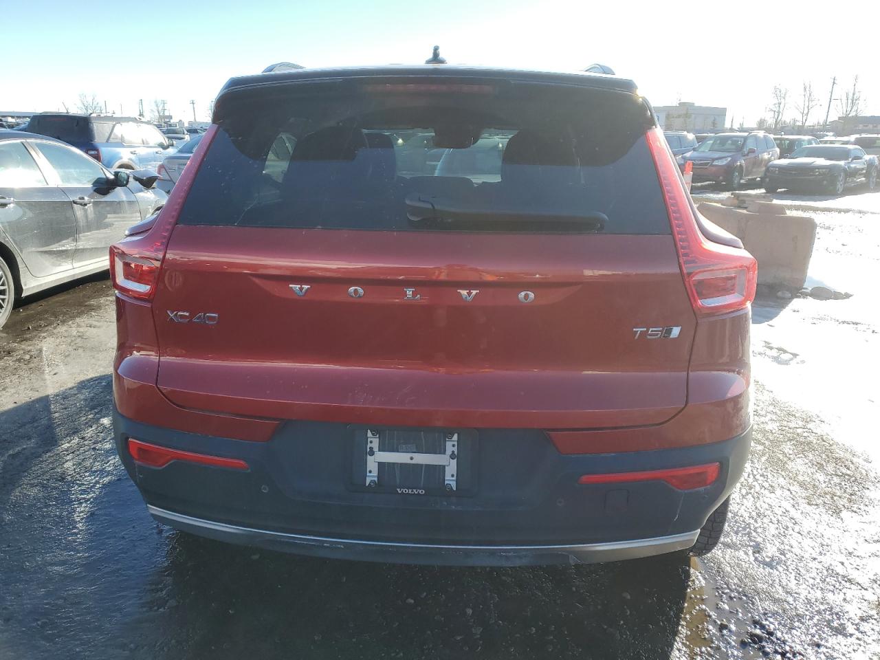 2022 VOLVO XC40 T5 R-DESIGN VIN:YV4162UMXN2752499