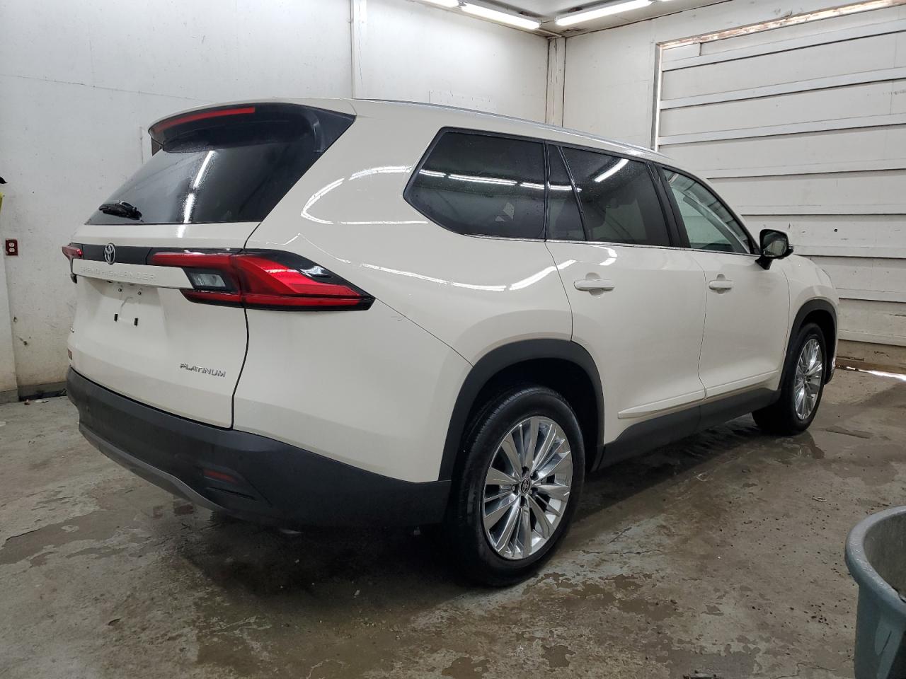 2024 TOYOTA GRAND HIGHLANDER XLE VIN:5TDAAAB57RS029621