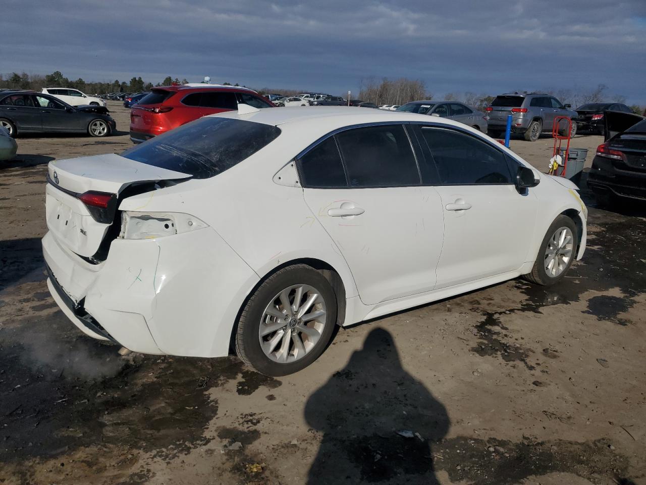 2022 TOYOTA COROLLA XLE VIN:5YFFPMAE9NP305579