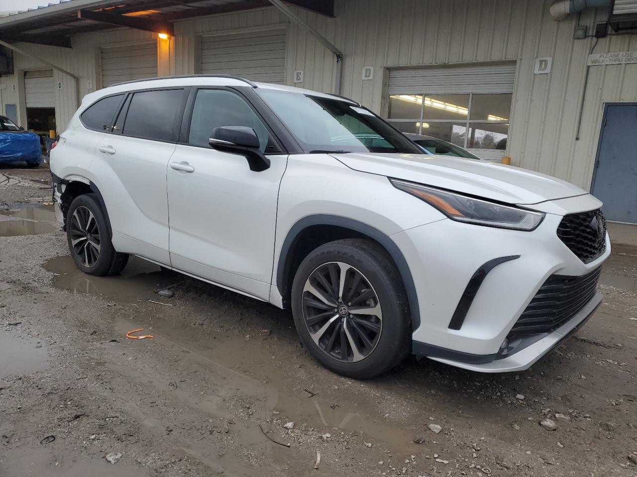 2022 TOYOTA HIGHLANDER XSE VIN:5TDJZRBH3NS211327