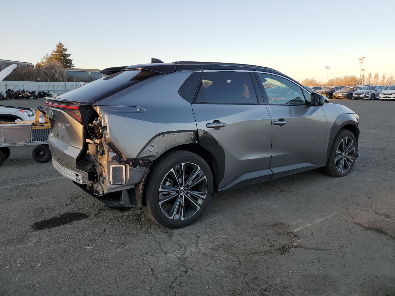 2023 TOYOTA BZ4X XLE VIN:JTMAAAAA7PA021074