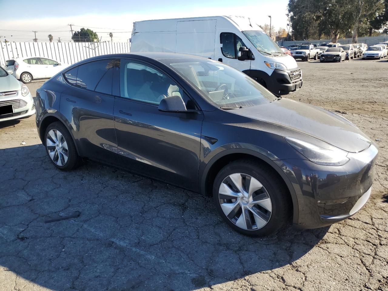 2024 TESLA MODEL Y  VIN:7SAYGDEE1RF060770