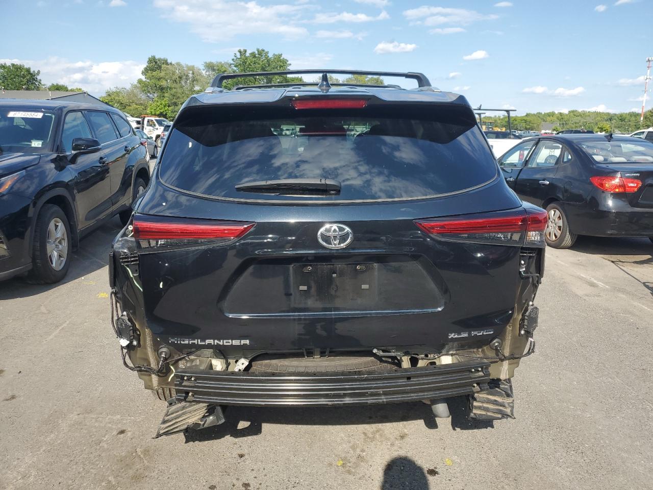 2022 TOYOTA HIGHLANDER XLE VIN:5TDHZRBH4NS581877