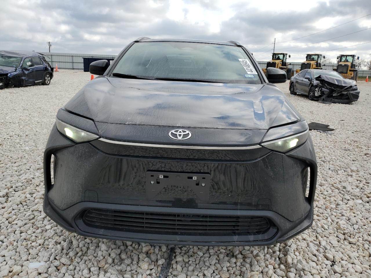 2024 TOYOTA BZ4X XLE VIN:JTMAAAAA9RA031740