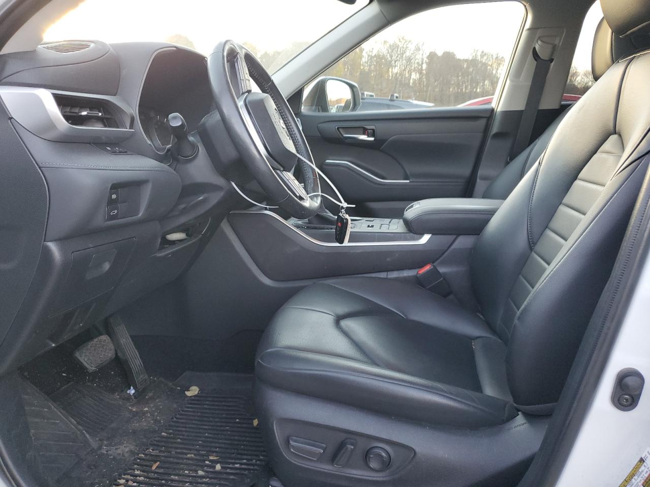 2022 TOYOTA HIGHLANDER XLE VIN:5TDGZRBH0NS590832