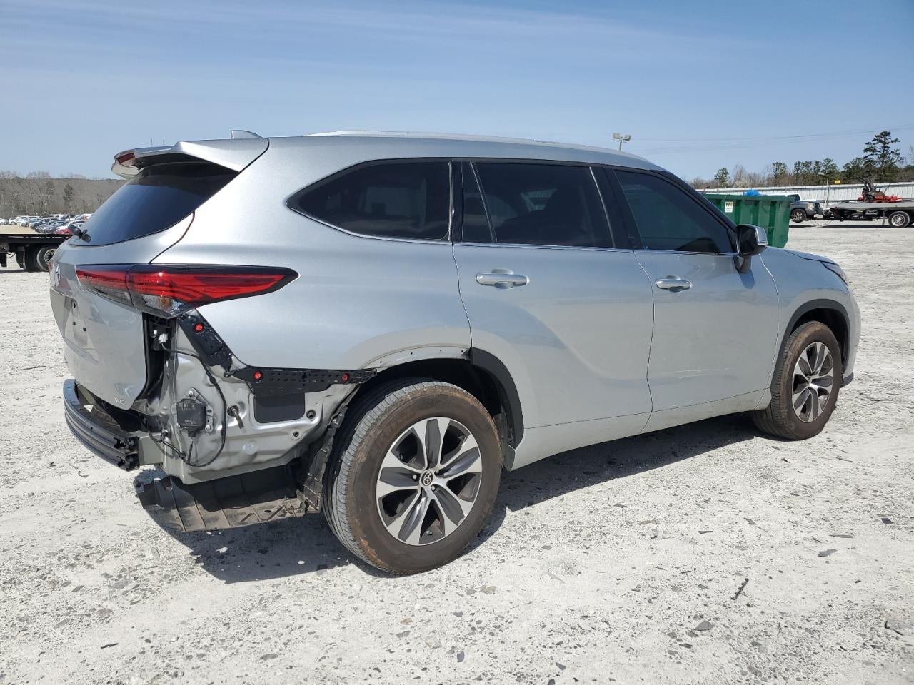 2022 TOYOTA HIGHLANDER XLE VIN:5TDGZRAH5NS141177