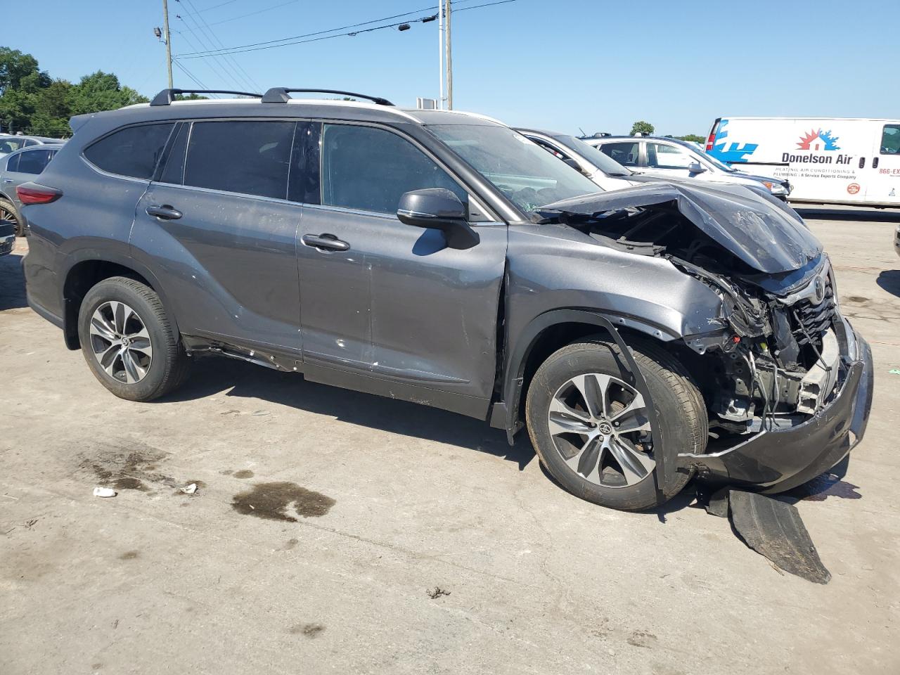 2022 TOYOTA HIGHLANDER XLE VIN:5TDHZRBH1NS244955