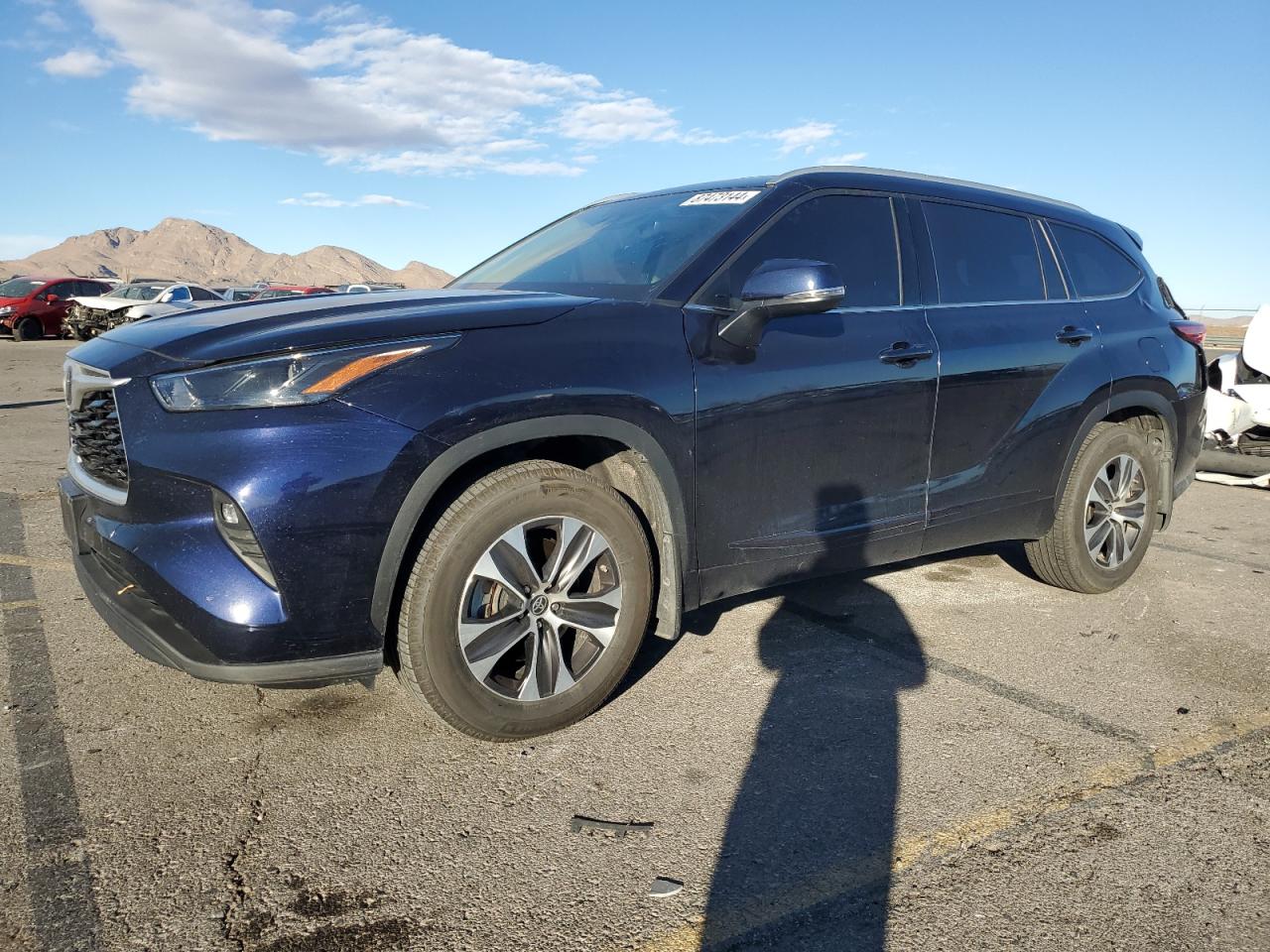2022 TOYOTA HIGHLANDER XLE VIN:5TDGZRBH7NS570528