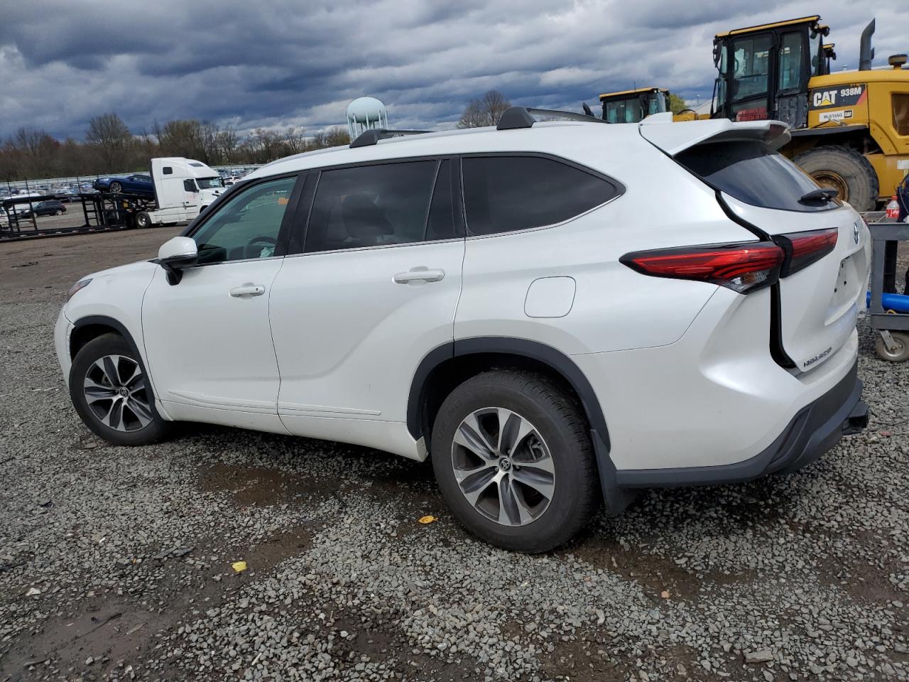 2022 TOYOTA HIGHLANDER XLE VIN:5TDGZRBH6NS579091