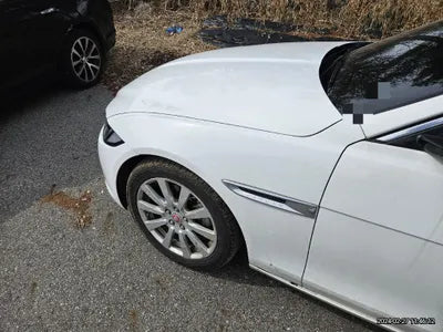 2016 Jaguar XE VIN: