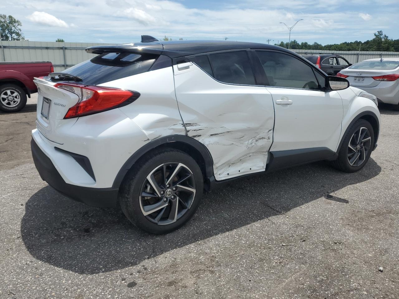 2022 TOYOTA C-HR XLE VIN:NMTKHMBX5NR145668