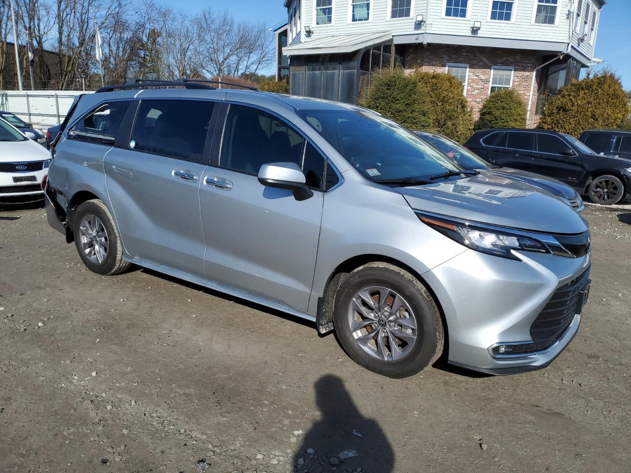 2022 TOYOTA SIENNA XLE VIN:5TDYRKEC5NS130237