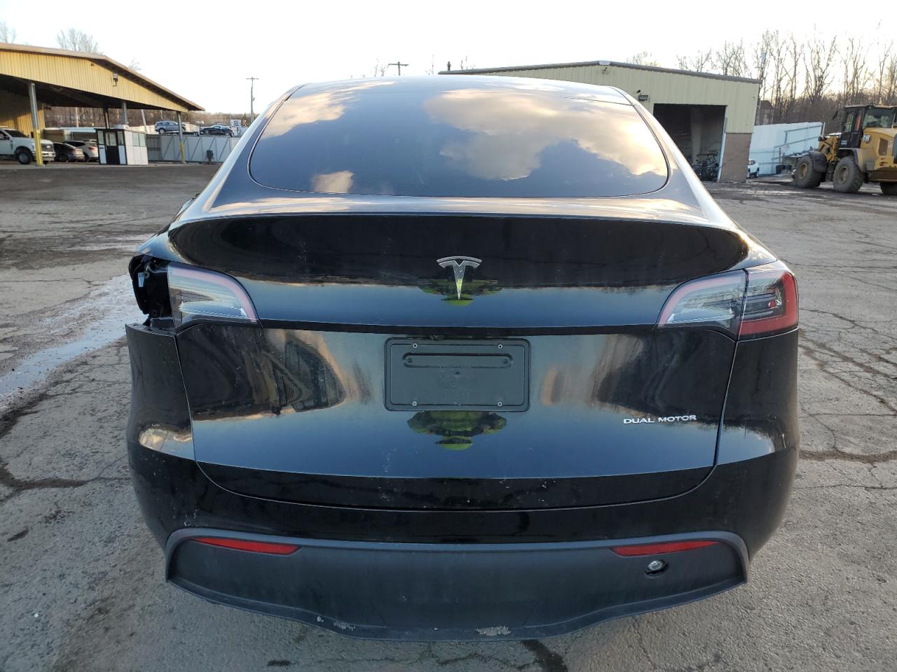 2024 TESLA MODEL Y  VIN:7SAYGDEEXRA271821