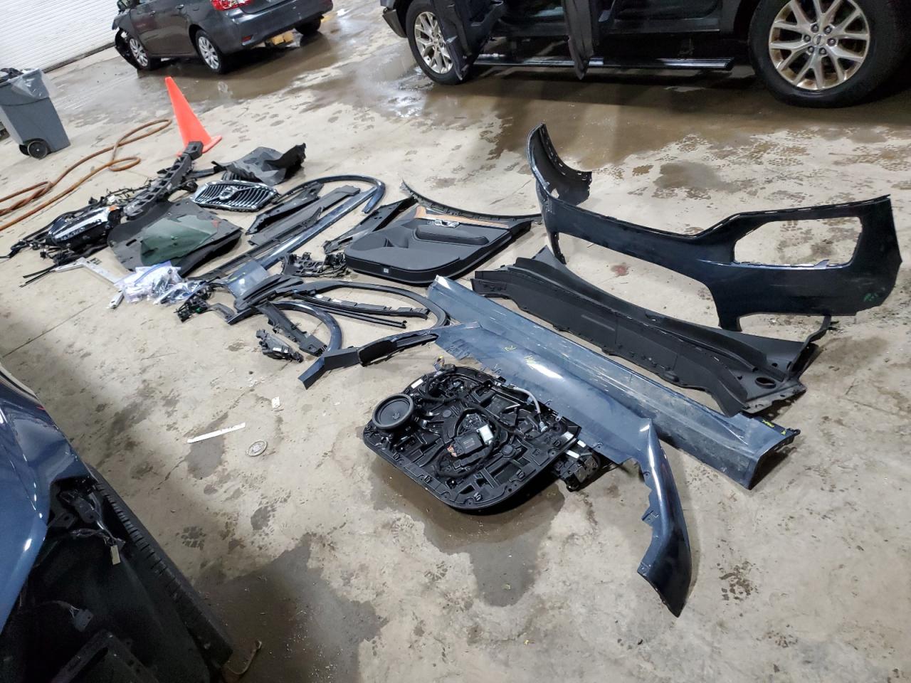 2022 VOLVO XC90 T6 MOMENTUM VIN:YV4A221K2N1777983