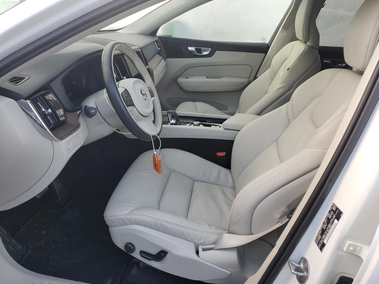 2022 VOLVO XC60 B5 MOMENTUM VIN:YV4L12RK9N1010373