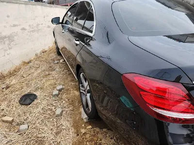 2018 Mercedes-Benz E 300 VIN: