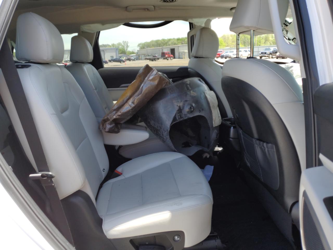 2022 KIA TELLURIDE S VIN:5XYP6DHCXNG221819
