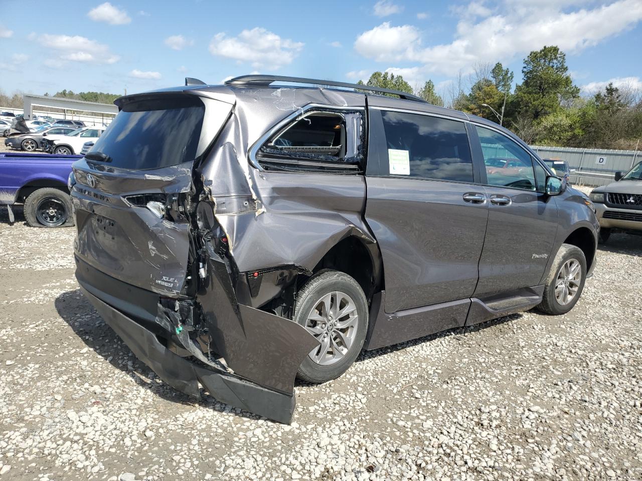 2022 TOYOTA SIENNA XLE VIN:5TDJRKEC5NS076312