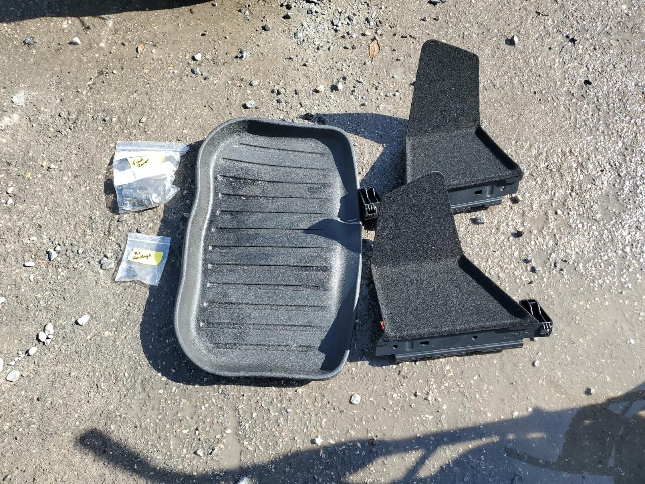 2024 TESLA MODEL Y  VIN:7SAYGDEE2RA265477