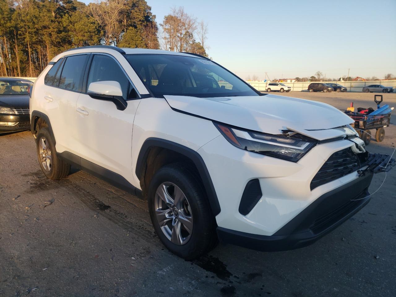 2022 TOYOTA RAV4 XLE VIN:2T3W1RFV1NW197701