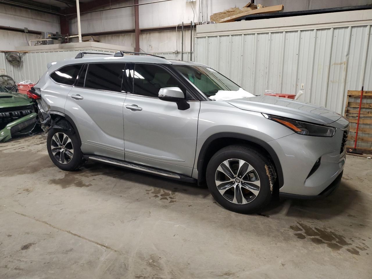 2022 TOYOTA HIGHLANDER XLE VIN:5TDGZRAH6NS133959