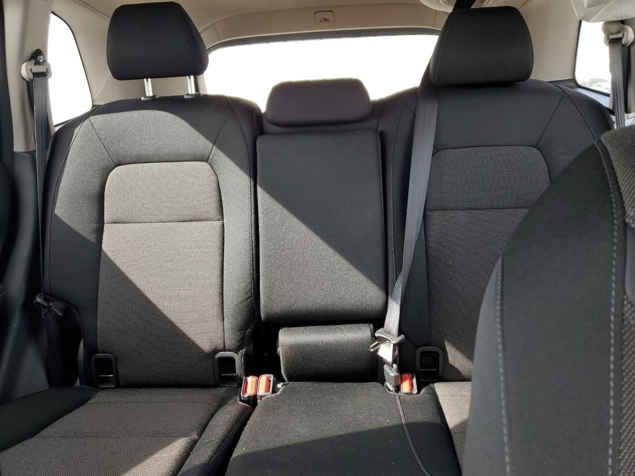 2024 HONDA CR-V LX VIN:2HKRS4H29RH404185