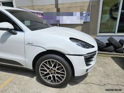 2016 Porsche Macan VIN: