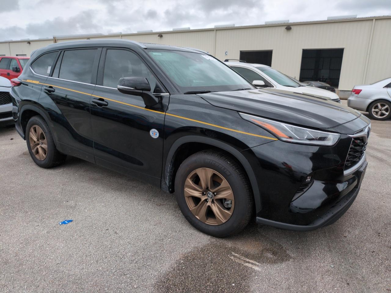 2023 TOYOTA HIGHLANDER HYBRID BRONZE EDITION VIN:5TDAARAH7PS520827