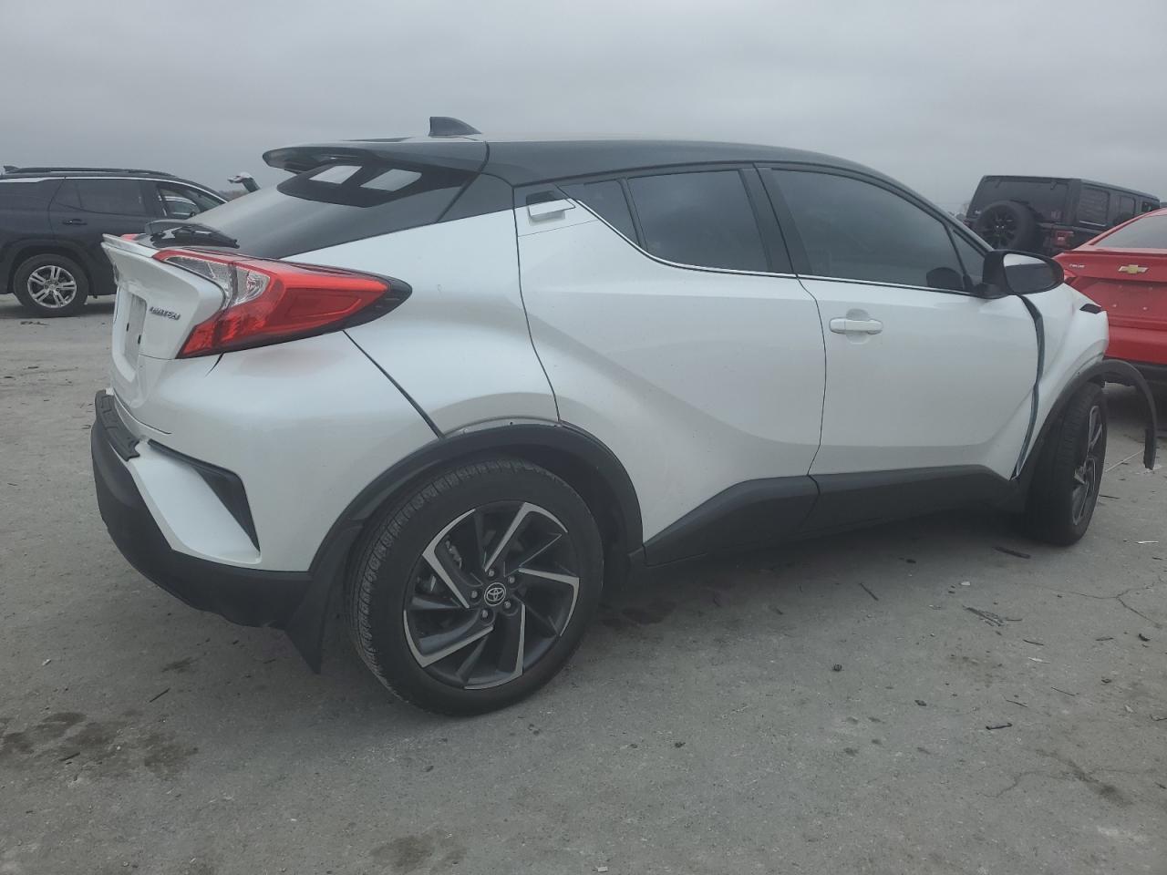 2022 TOYOTA C-HR XLE VIN:NMTKHMBX6NR147915
