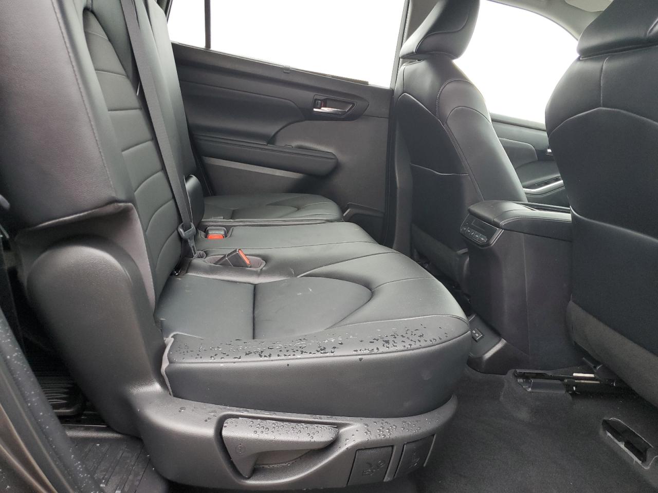 2022 TOYOTA HIGHLANDER XLE VIN:5TDGZRBH3NS582935