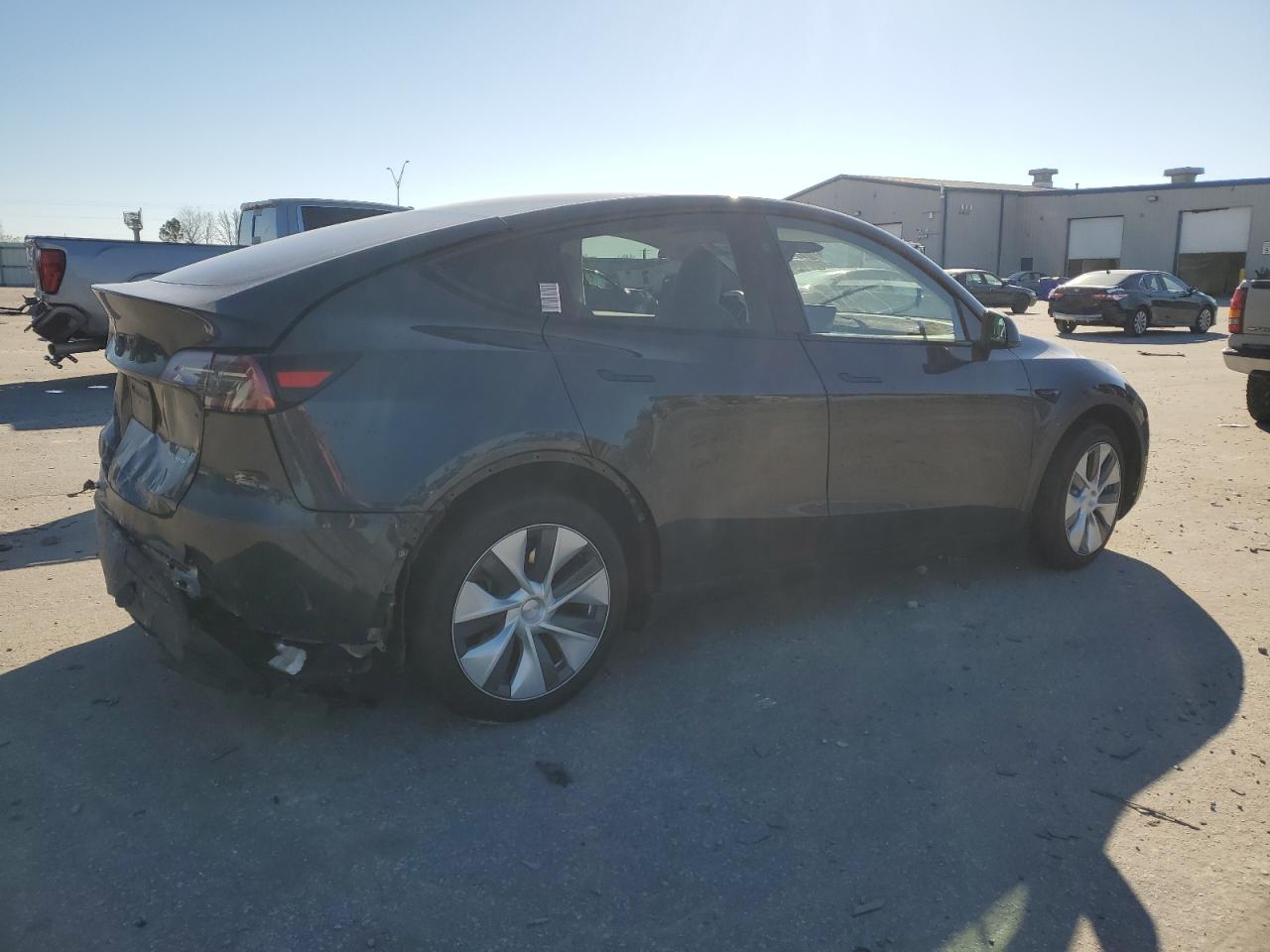 2024 TESLA MODEL Y  VIN:7SAYGDEE6RF995637