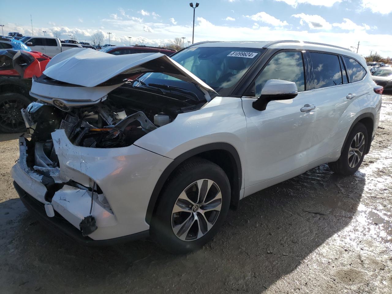2022 TOYOTA HIGHLANDER XLE VIN:5TDGZRBH6NS592262
