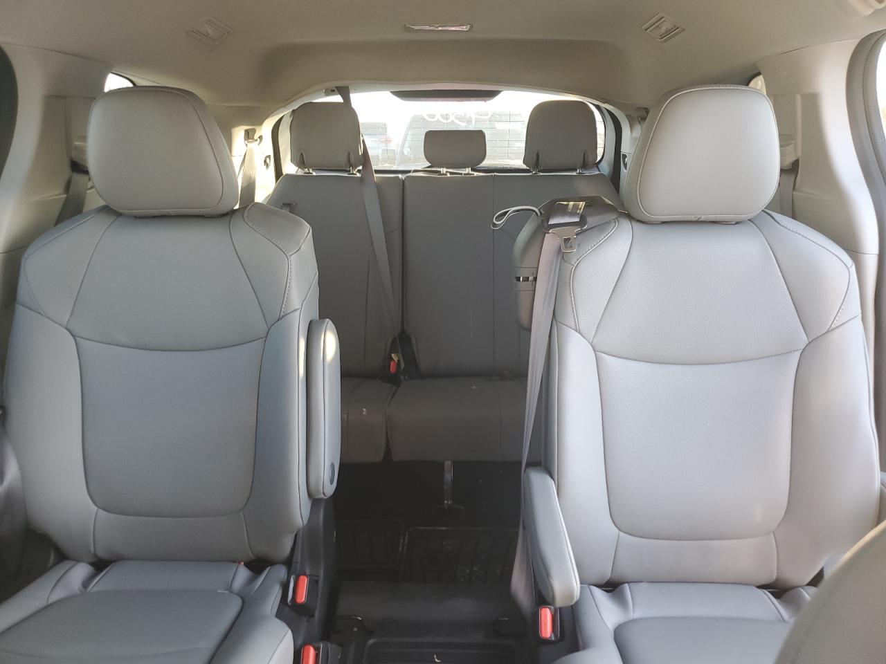 2022 TOYOTA SIENNA XLE VIN:5TDYRKEC8NS117563