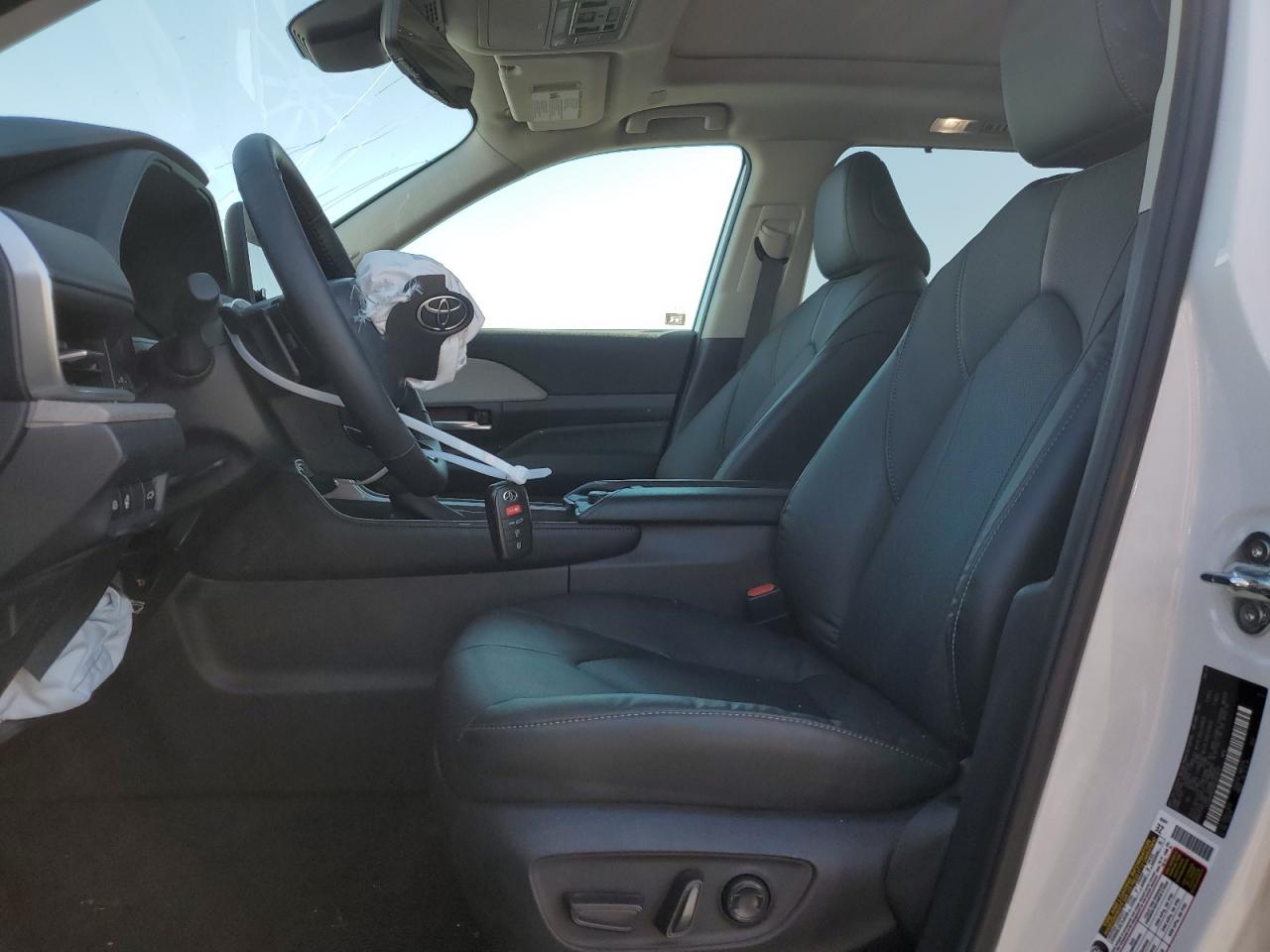 2024 TOYOTA GRAND HIGHLANDER XLE VIN:5TDAAAB52RS063837