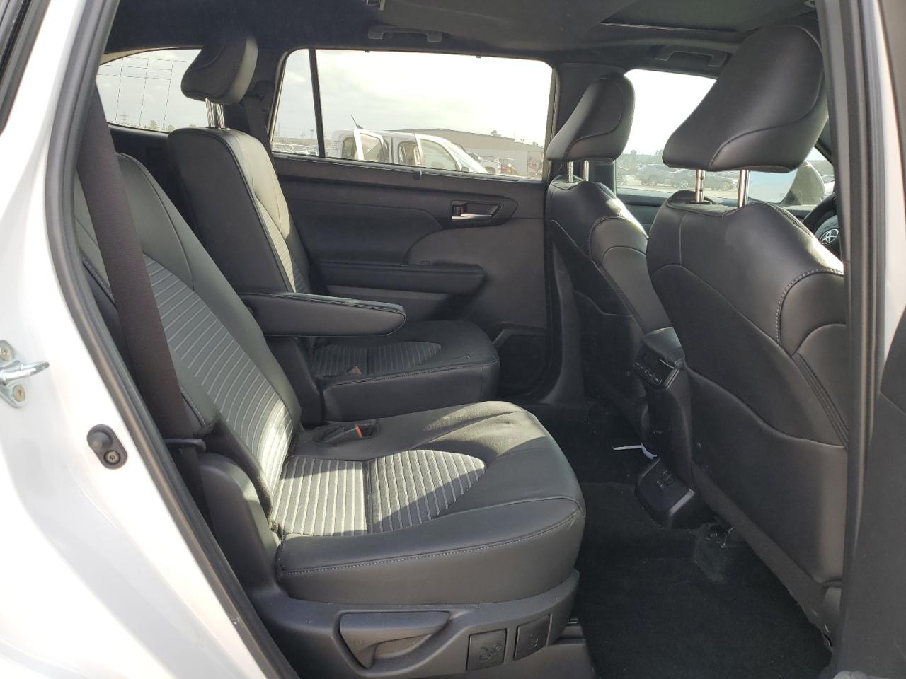 2024 TOYOTA HIGHLANDER LE VIN:5TDKDRAHXRS531559