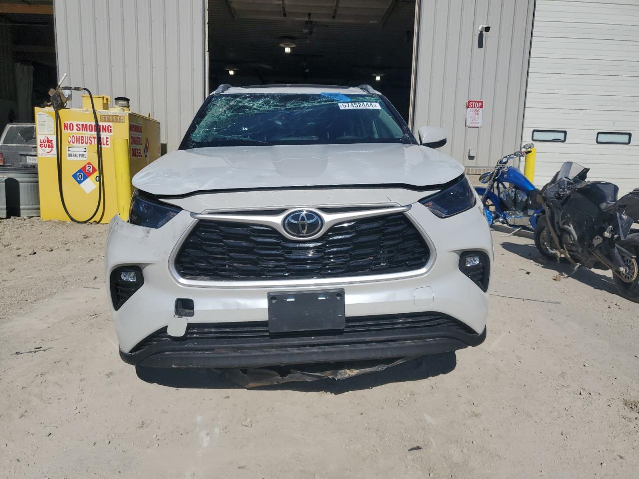 2022 TOYOTA HIGHLANDER XLE VIN:5TDGZRBHXNS243931