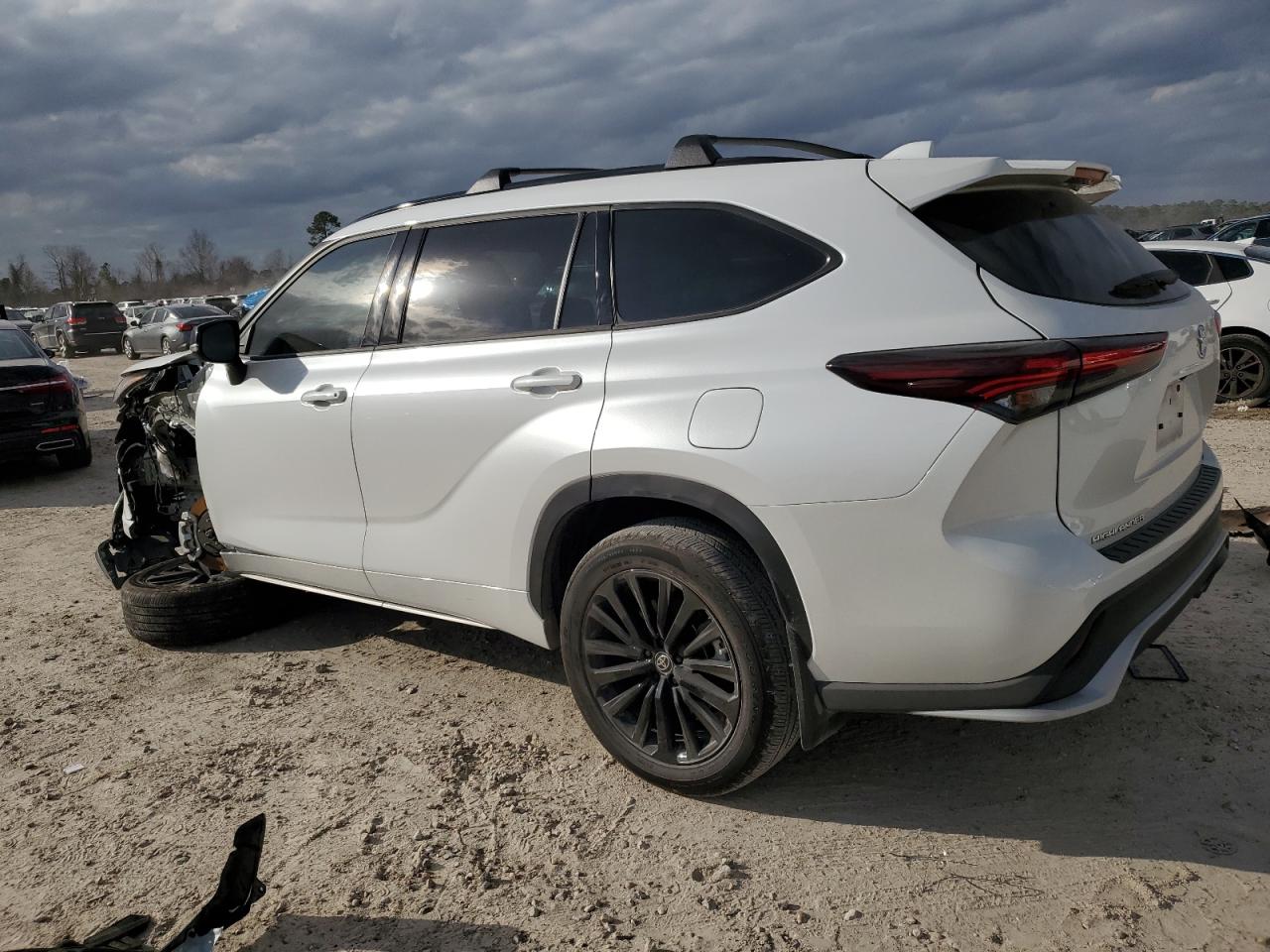 2024 TOYOTA HIGHLANDER LE VIN:5TDKDRAHXRS531559